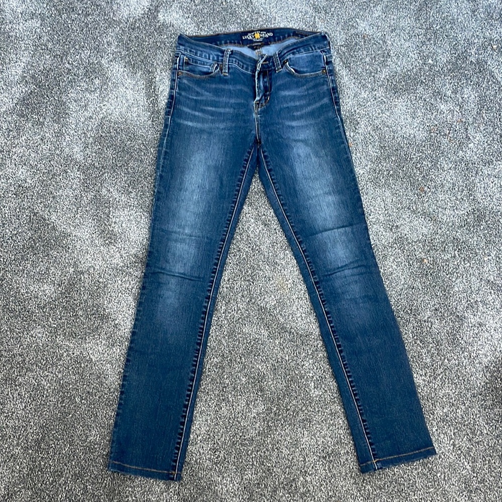Lucky brand 🍀 jeans! “Brooke Straight” & are size 0/25. The length is Ankle.